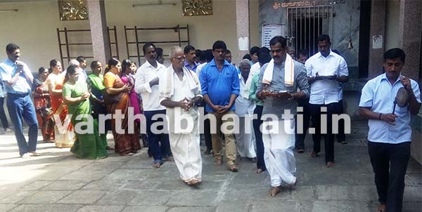 ಕೋಟೆಬಾಗಿಲು ವೀರಮಾರುತಿ ದೇವಸ್ಥಾನದಲ್ಲಿ ಮುಷ್ಠಿಕಾಣಿಕೆ ಸಮರ್ಪಣೆ